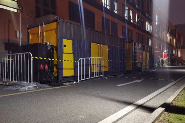 宜阳柴油发电机组的输出电压是如何调节的？