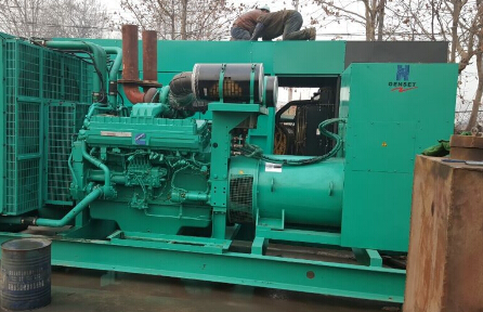 宜阳发电机组如何判断水冷式机油散热器内部是否需要清洗？